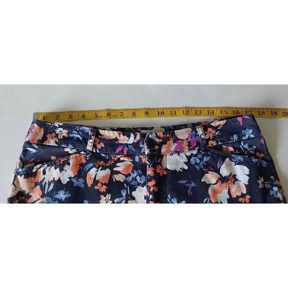 St. John's Bay Capris Sz 12 Floral - Picture 6 of 7
